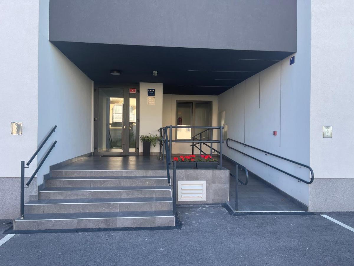 Luna,Central,Self-Check In,Ac,Wi-Fi, Washer,Free Parking Zapresic Exterior photo
