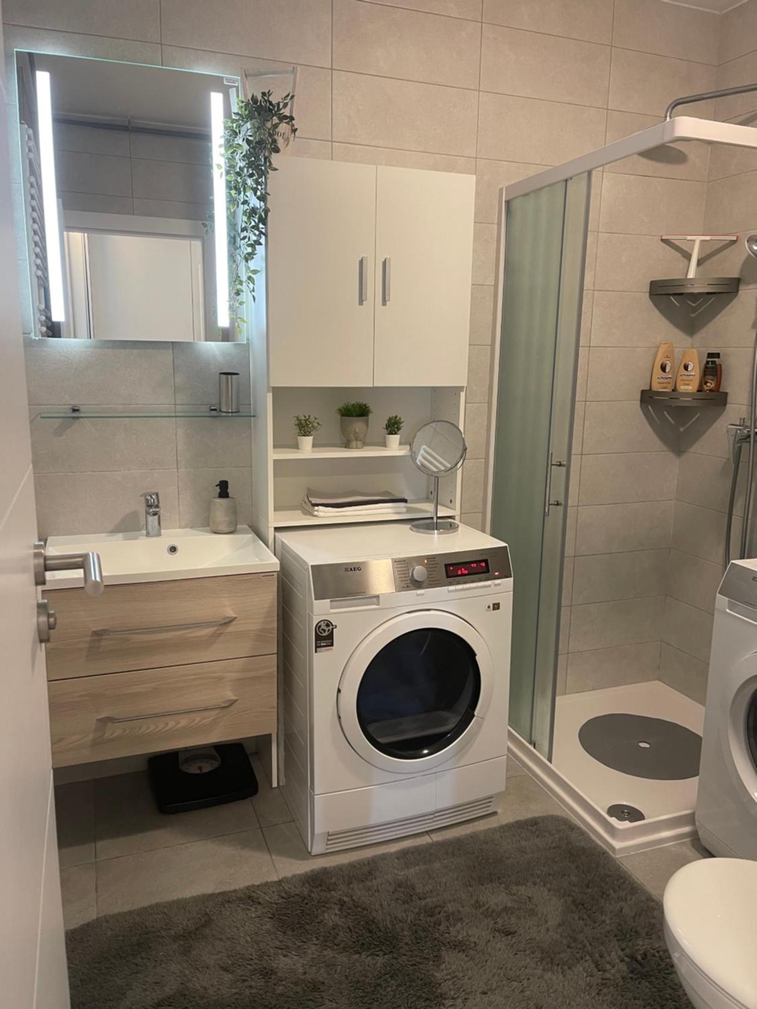 Luna,Central,Self-Check In,Ac,Wi-Fi, Washer,Free Parking Zapresic Exterior photo